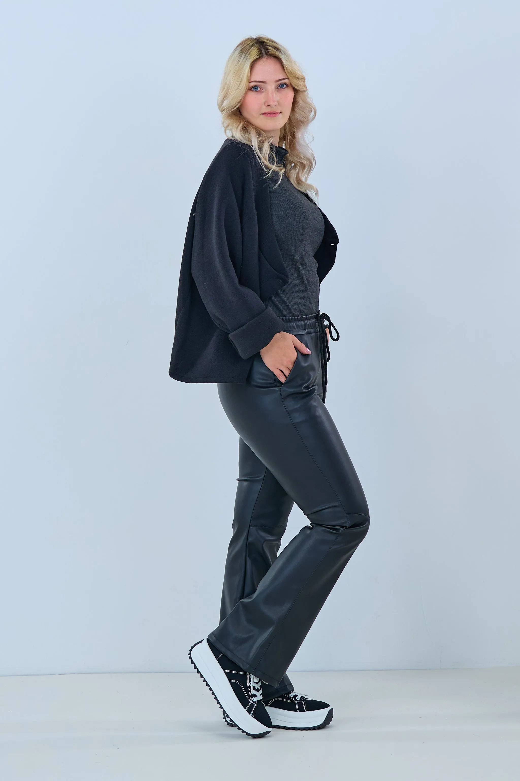 Poncho-Jacke mit Ärmeln, schwarz